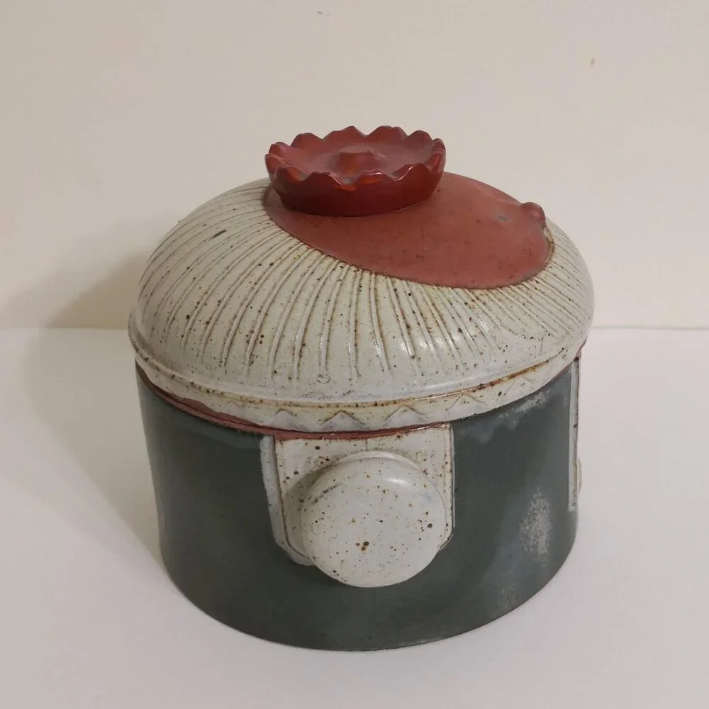 Vintage UCTCI Gempo Japan King Stoneware Pot‎ with Lid Canister Crock 6”Hx8” Dia